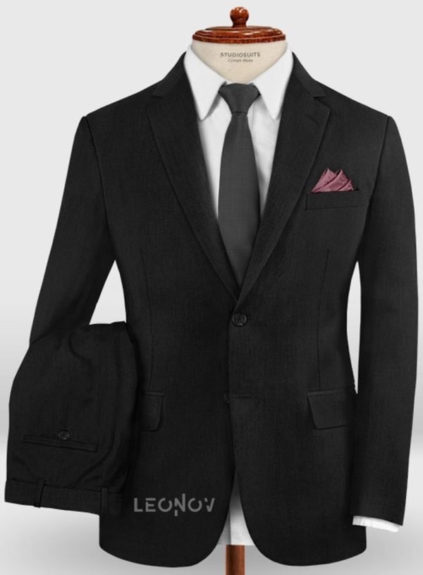 Классический деловой черный костюм из шерсти